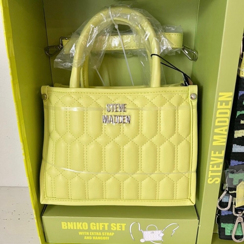 STEVE MADDEN NIKO GIFT SET SATCHEL CROSSBDOY BAG W AIRPOD CASE